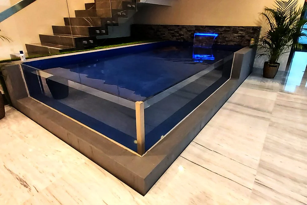 Do You Need a Permit for a Plunge Pool in Dubai? 1 Acrylic-walled pool beside a marble staircase