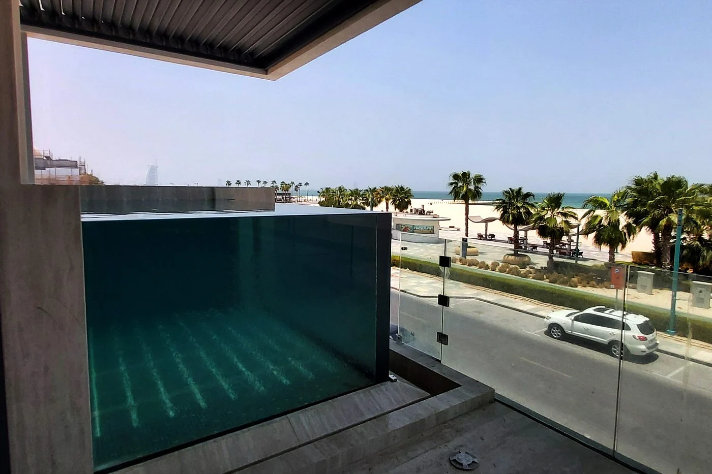 Clear acrylic pool wall with sea and palm views in Dubai
