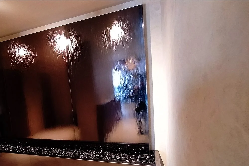 Indoor Water Walls: Ideas for Lobbies, Hotels and Luxury Homes 1 Feature water wall in a luxury interior with LED spotlights